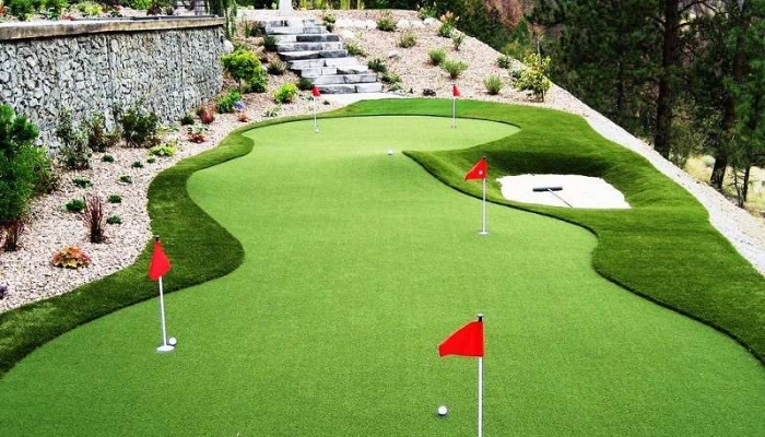 Tại sao bạn nên thi công sân golf mini trong nhà?