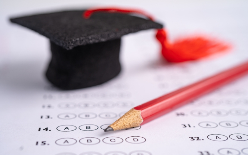 nên thi lấy bằng IELTS hay CEFR?
